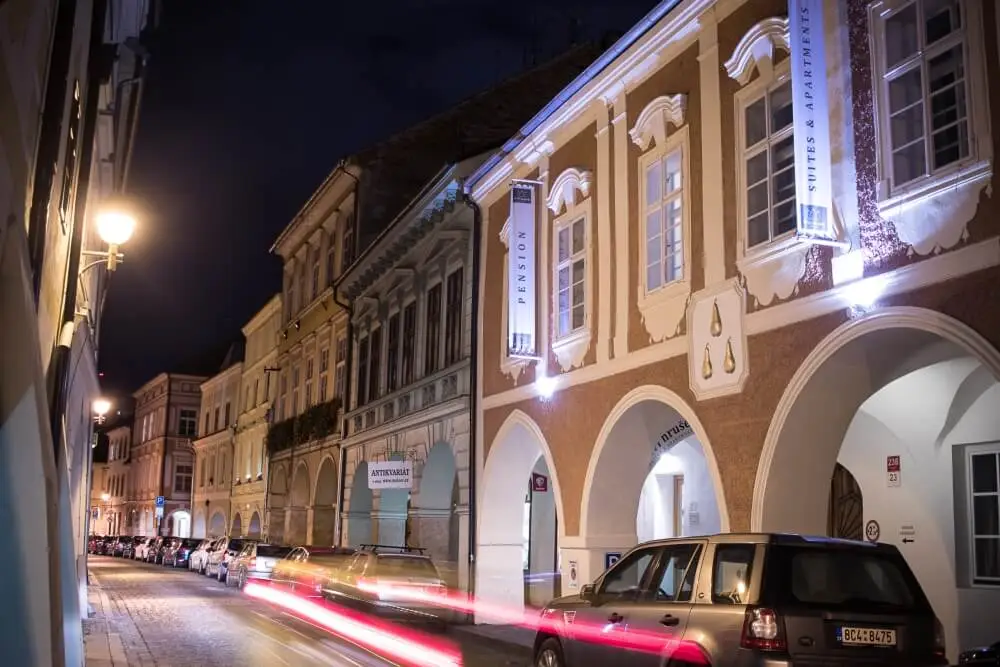 Hotel U Tří hrušek  je malý rodinný boutique hotel s jedinečnou atmosférou. 